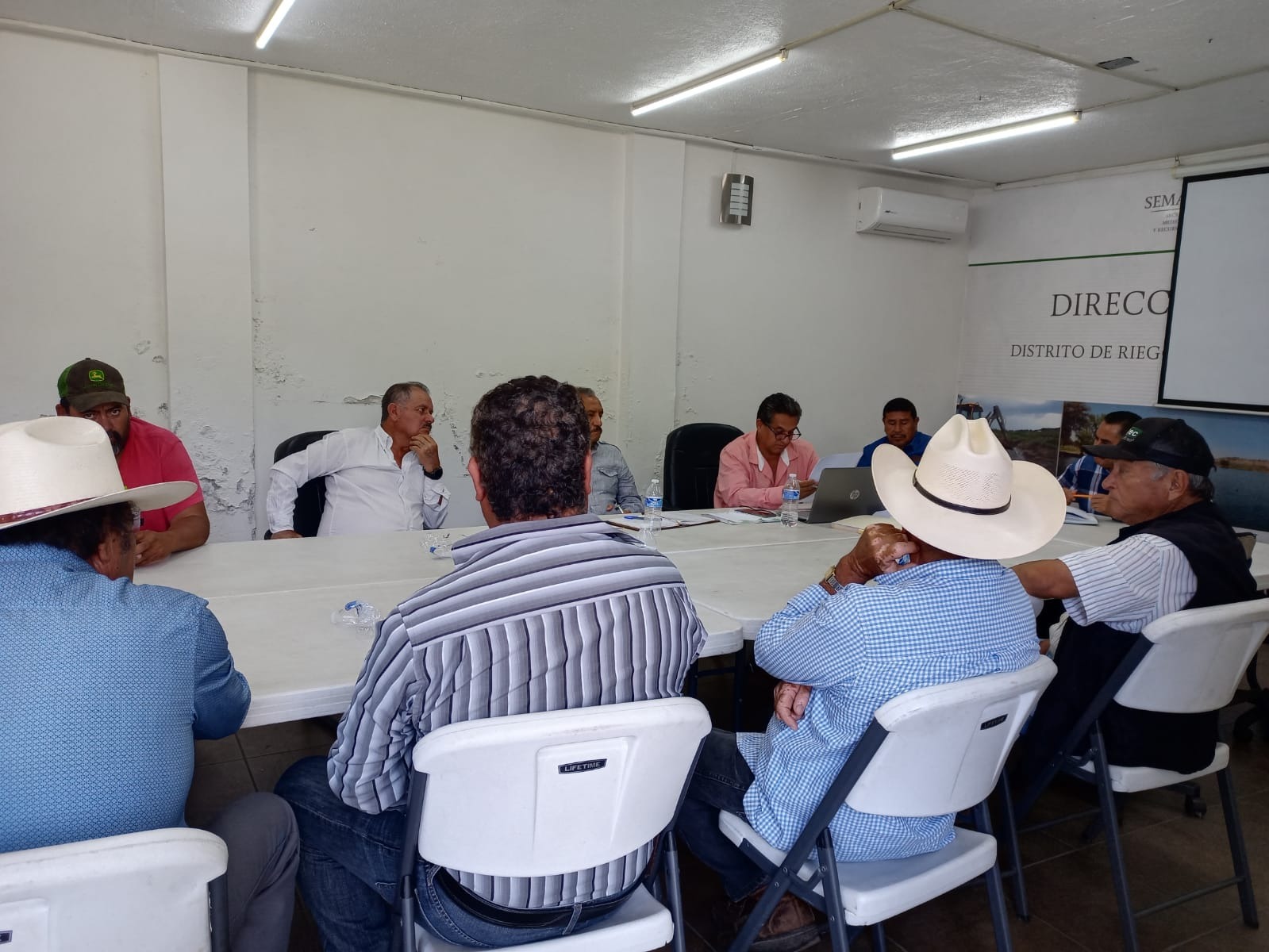 En riesgo plantación de fresa en Tangancícuaro, ante bajos niveles de la presa Urepetiro