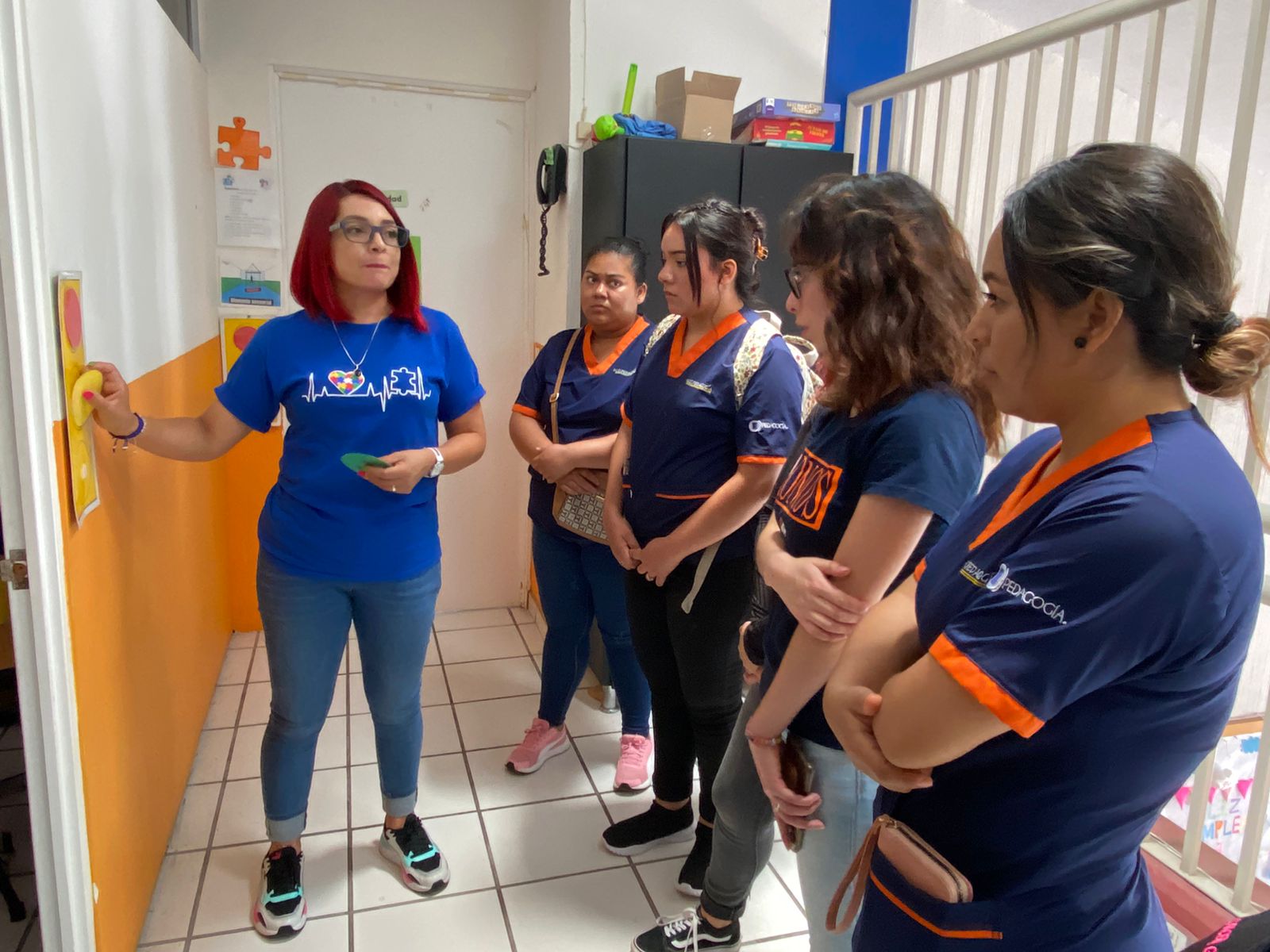 Alumnos de pedagogía de UCÉS Ferrocarril reciben práctica en centro de Autismo de PROMOTON