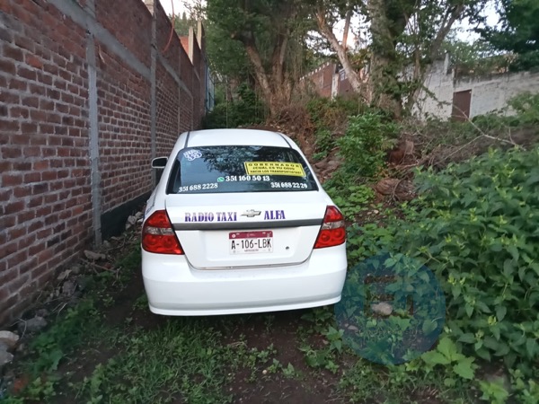 Ejecutan a taxista en Tamandaro; su unidad fue abandonada a un kilómetro del cadáver