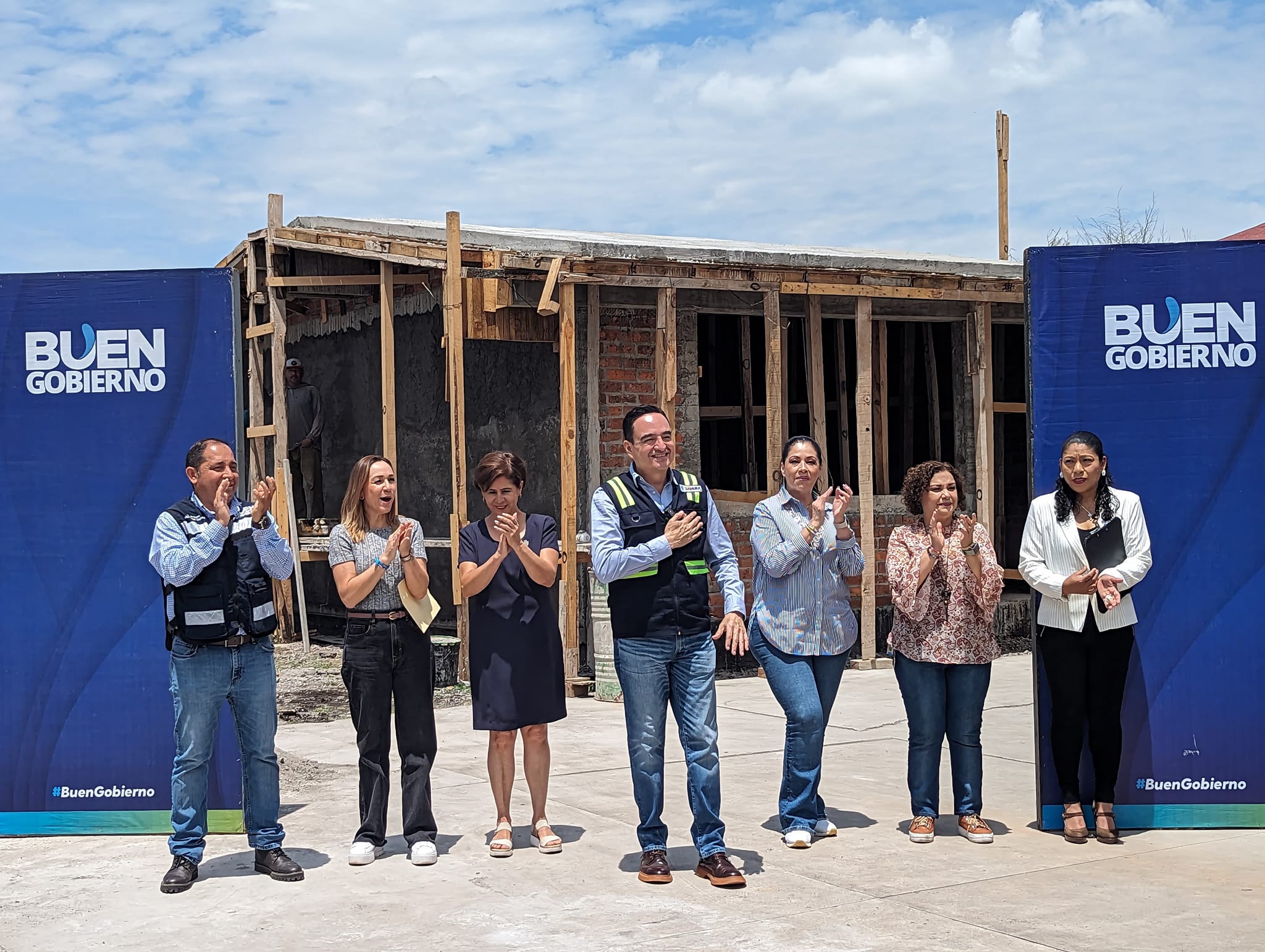 Carlos Soto da inicio a construcción de aula en jardín de niños en Valle Dorado