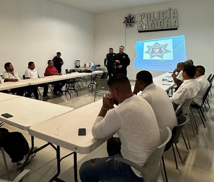 Ofrecieron curso de Manejo a la defensiva a personal de Taxi Plus Zamora