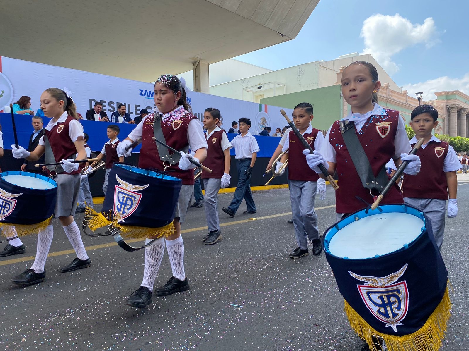 Familias zamoranas volvieron a vivir desfile del 16 de septiembre