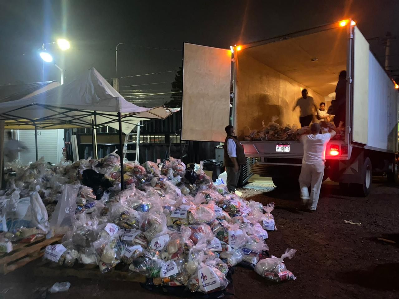 Michoacán envía primer camión con ayuda humanitaria a Guerrero, del Festival Jalo