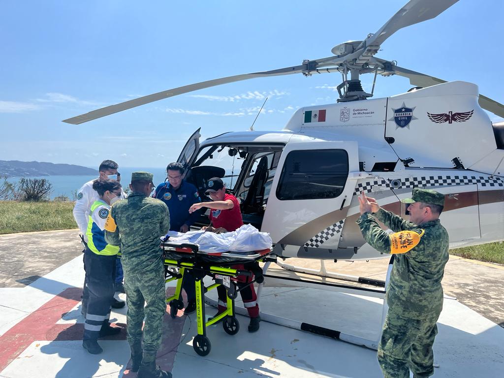 En ambulancias aéreas llegan otros 2 pacientes de Guerrero