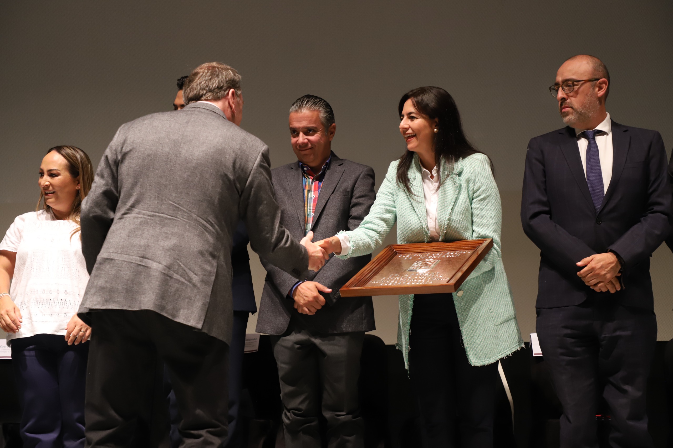 Compromiso social y con la educación, reconoce SEE en premios de la ciencia