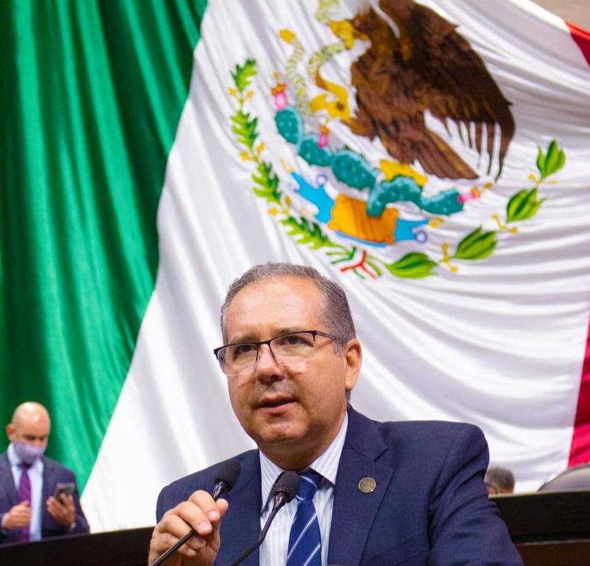 Trabaja Enrique Godínez por defender el acceso de las familias al agua potable