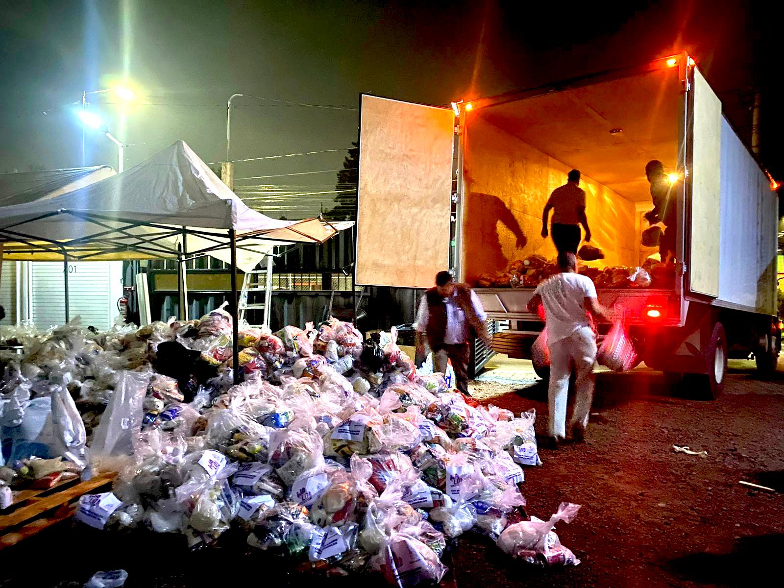 Va segundo camión de víveres a Guerrero; son parte de las 100 toneladas de ayuda