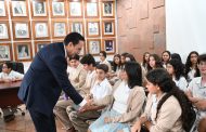 Alumnos del Colegio Cumbres visitaron al presidente Carlos Soto