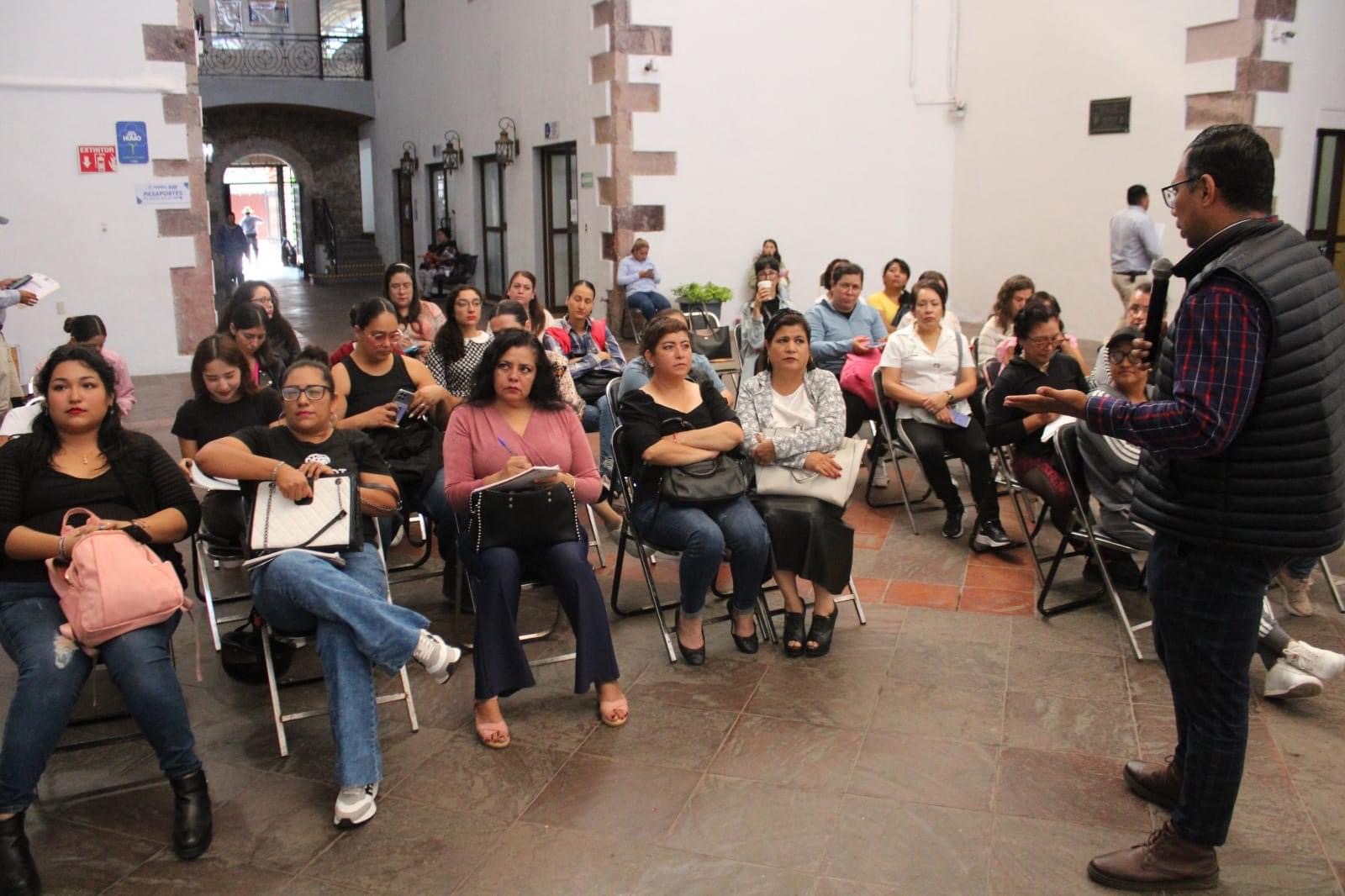 Carlos Soto, promueve la salud de las mujeres