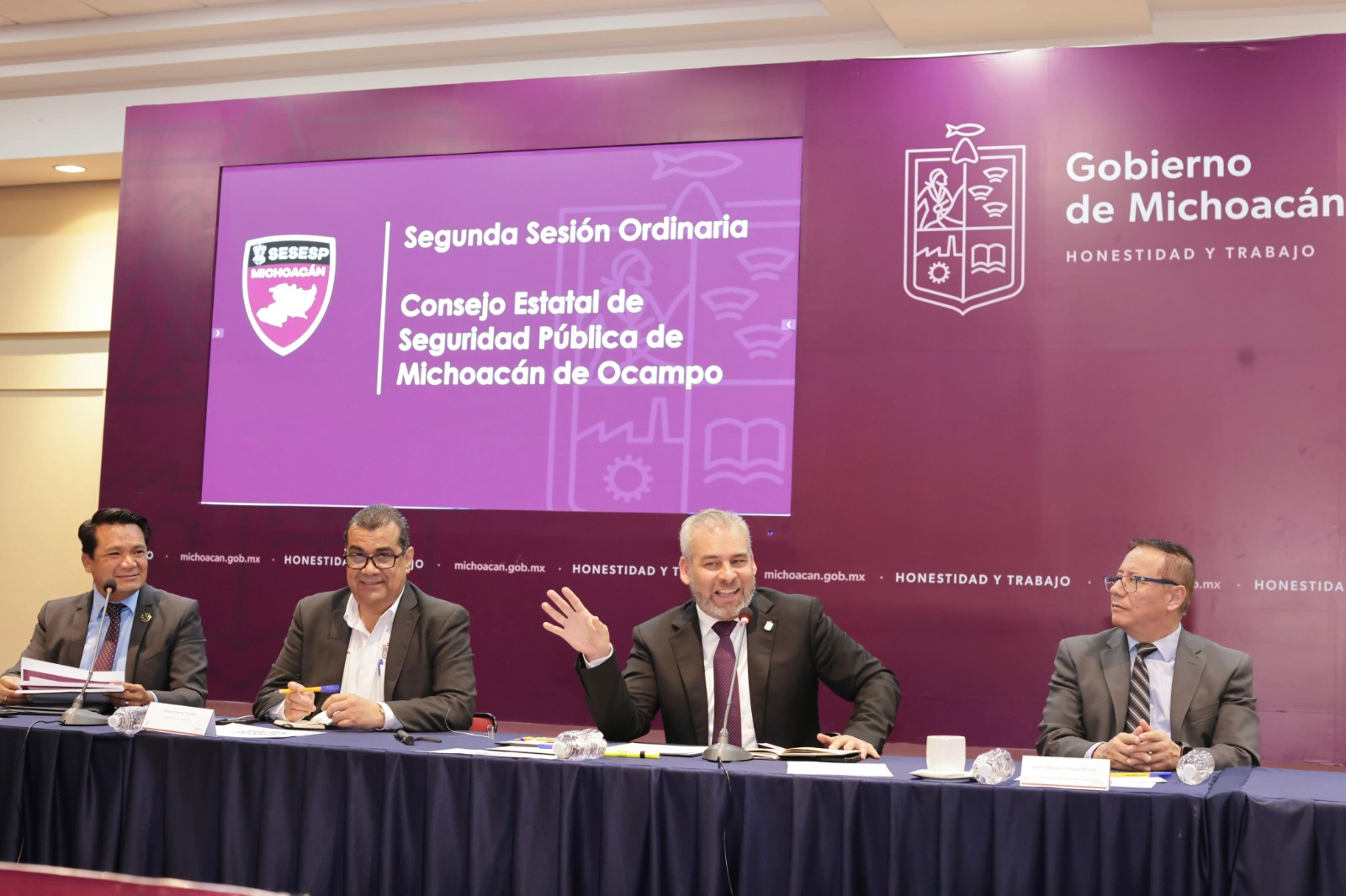 Fortapaz 2024 tendrá solo aportación estatal para seguridad a municipios: Bedolla