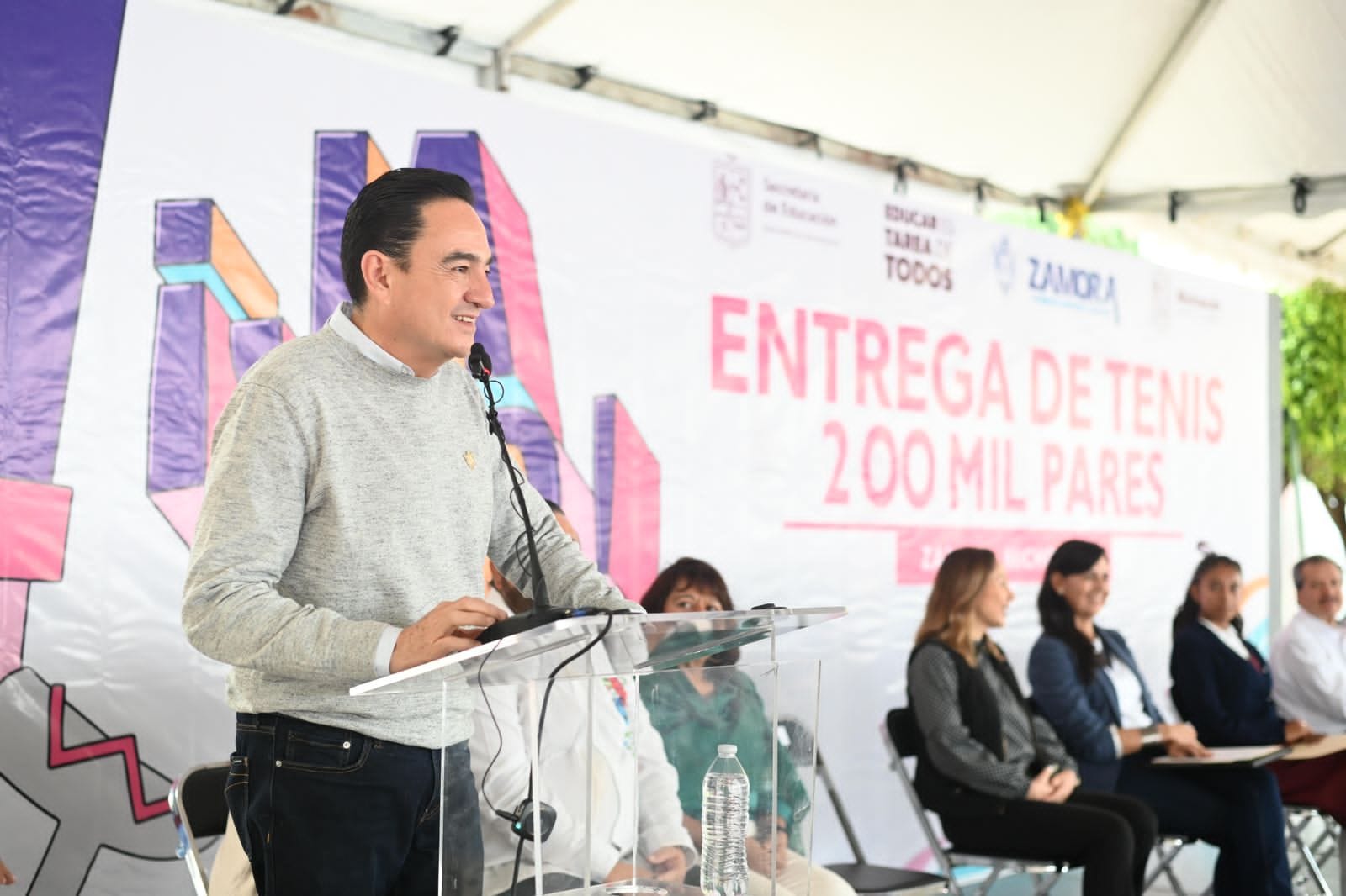 Carlos Soto comprometido con el sector educativo del municipio