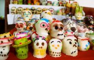 Sin calaveritas no hay altares; más de 20 años de tradición en Pátzcuaro