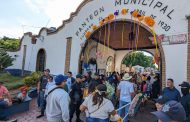 Familias recordaron con lágrimas, colorido y música a sus difuntos en panteón de Zamora