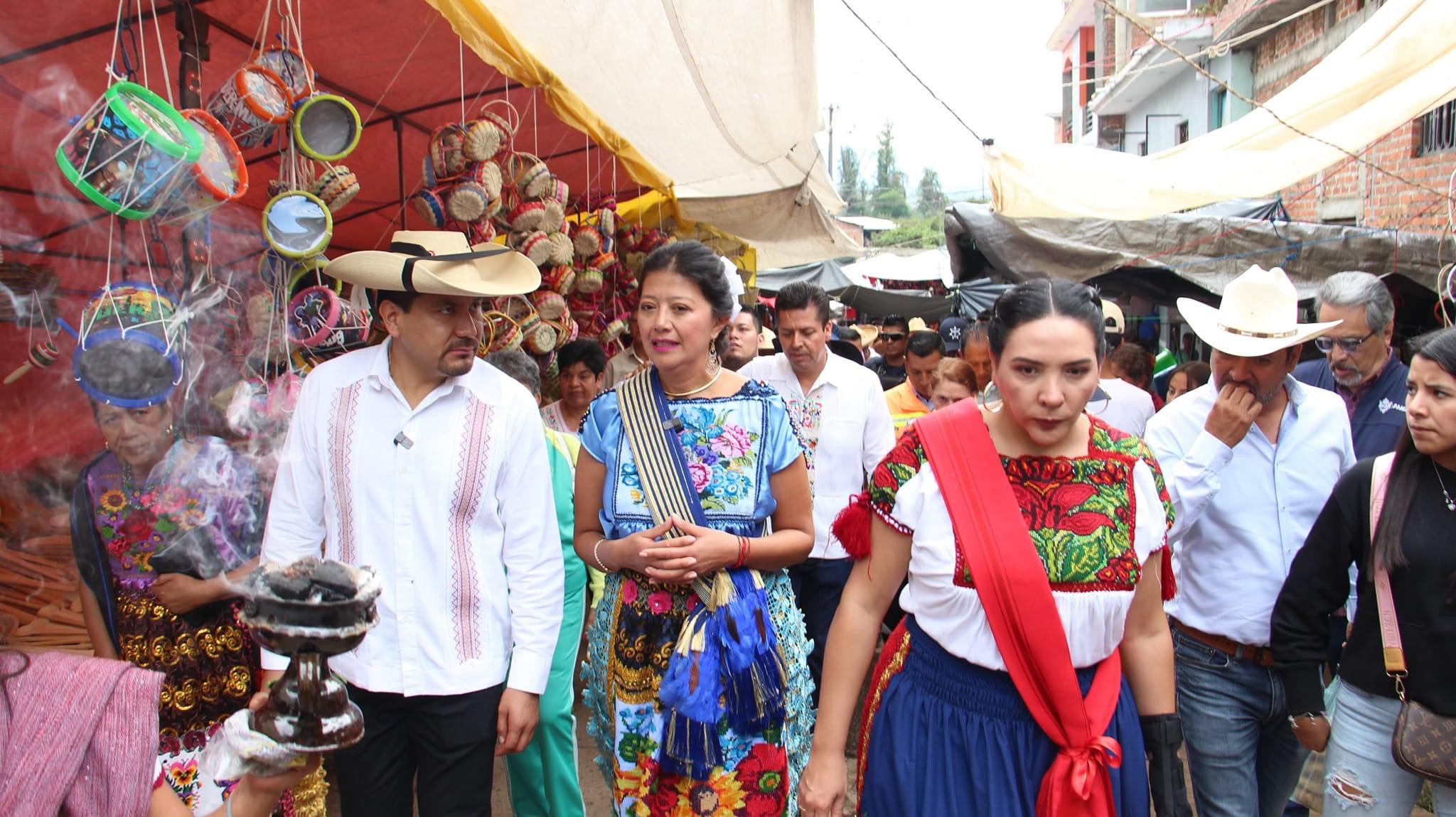 Buscan comercializar en EU las artesanías de Huancito, comunidad de Chilchota