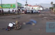 Motociclista muere al derrapar su unidad en Tangancícuaro