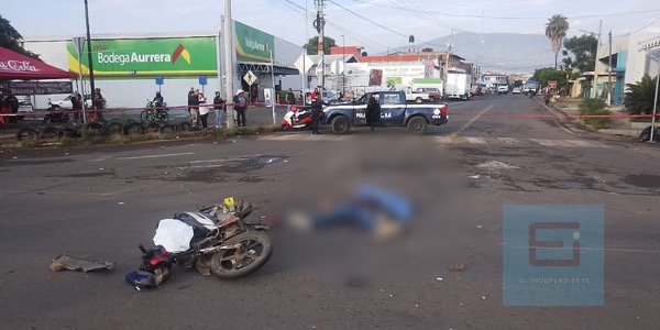 Motociclista muere al derrapar su unidad en Tangancícuaro