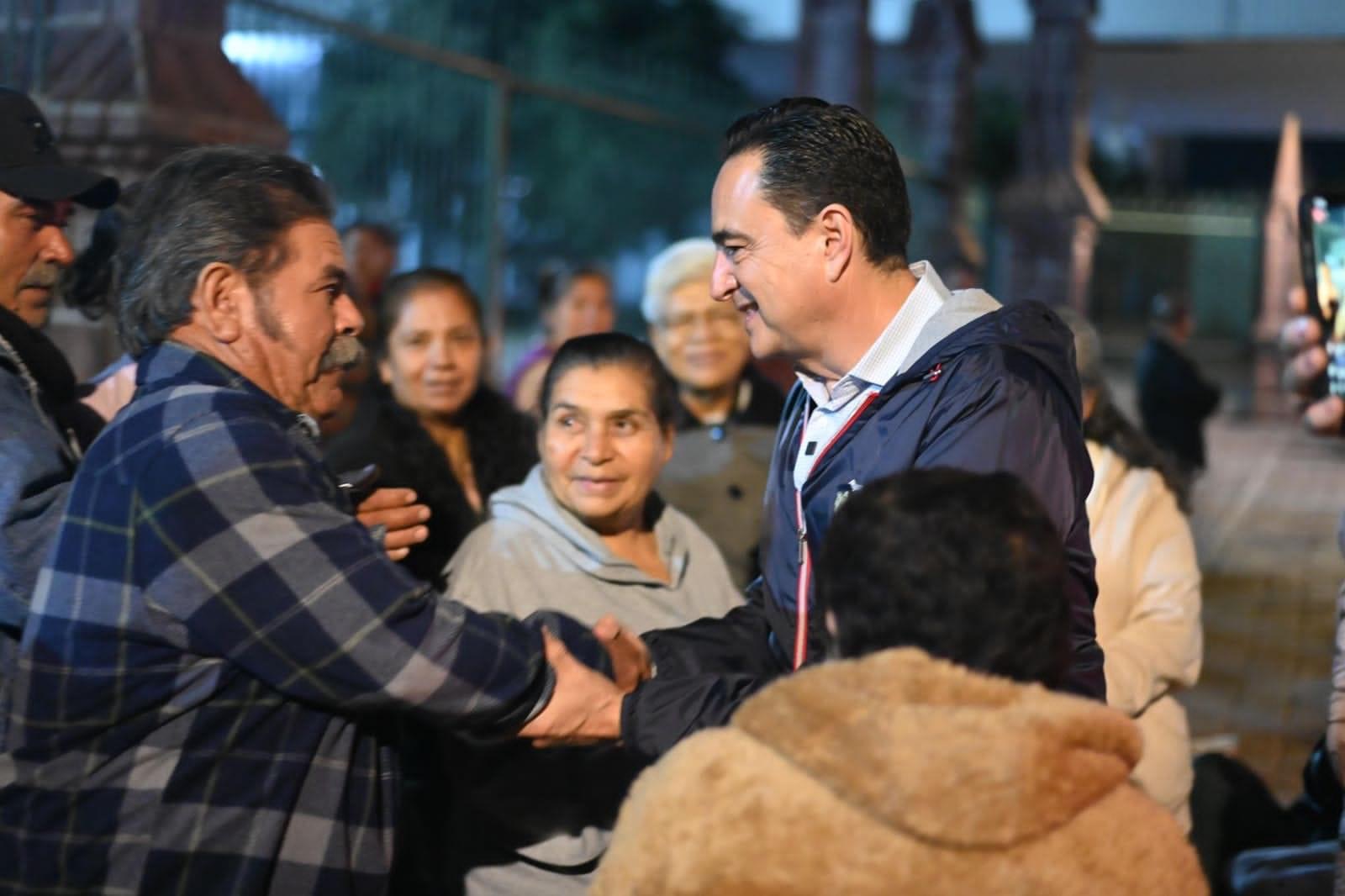 Carlos Soto despidió a adultos mayores enlistados en el programa REFAMI