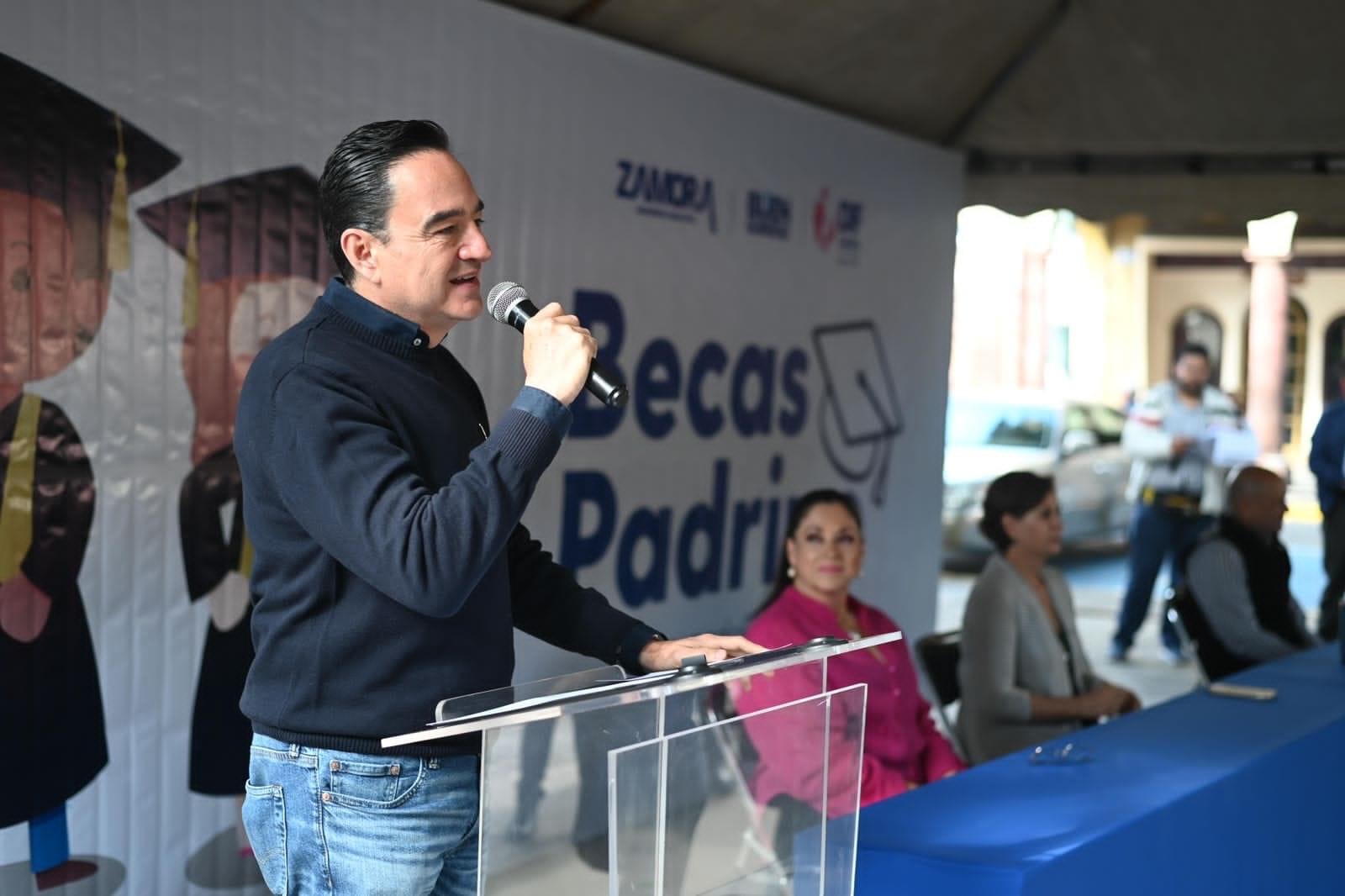 Realizan segunda entrega de Becas Padrino; 100 niños fueron beneficiados