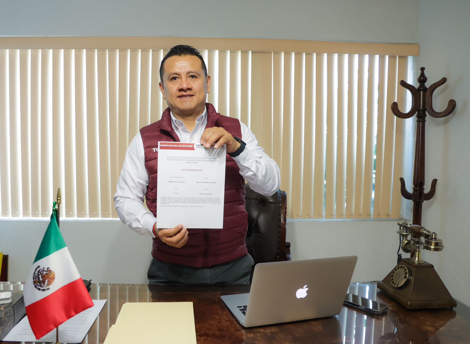 Torres Piña formaliza registro por candidatura al Senado