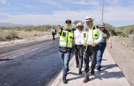 Supervisa Bedolla obra de rehabilitación carretera en región Ciénega