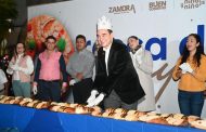 Carlos Soto compartió la tradicional Rosca de Reyes