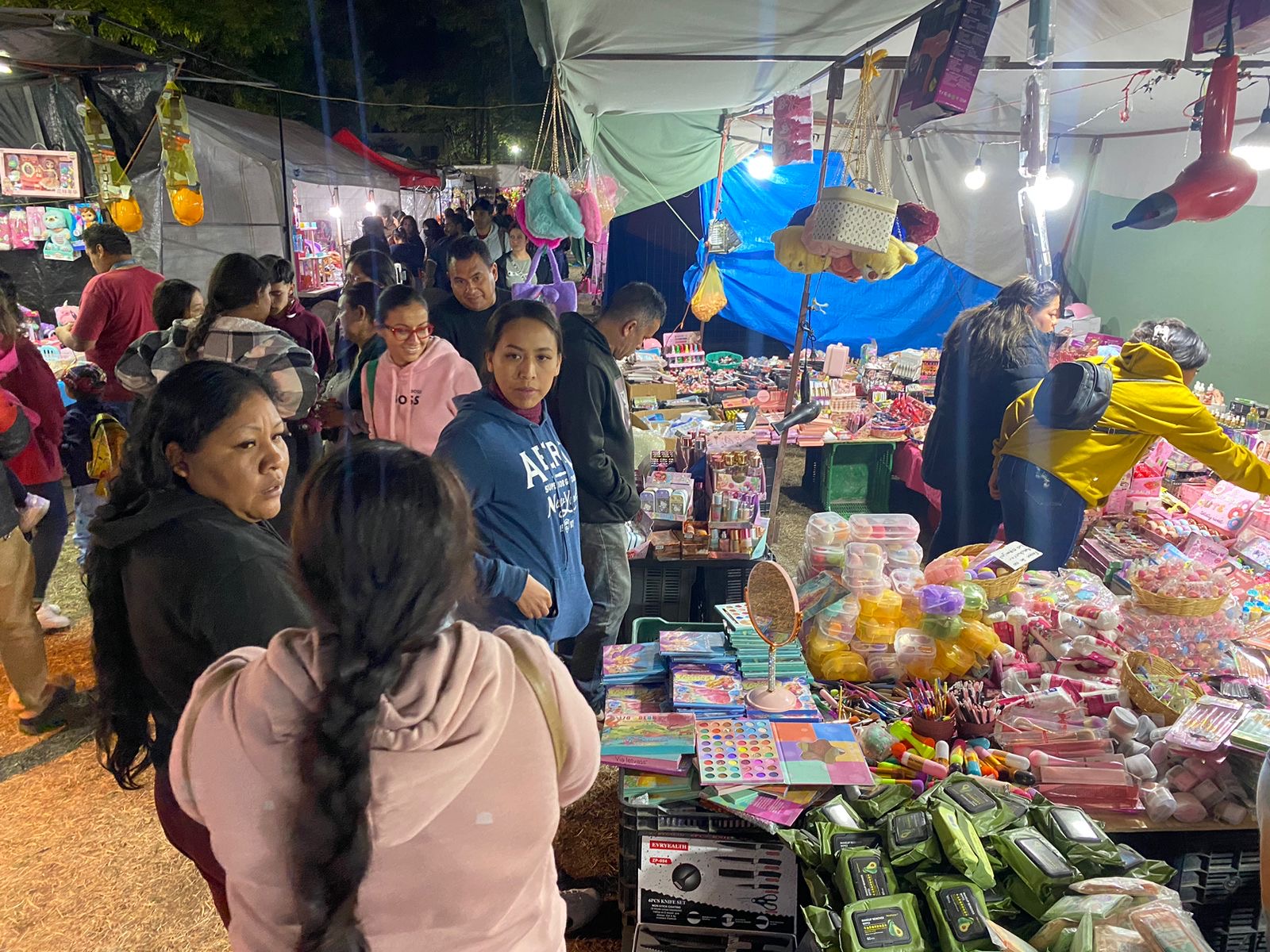 Comenzó la instalación de comerciantes en la Feria del Juguete de Avenida Madero Norte