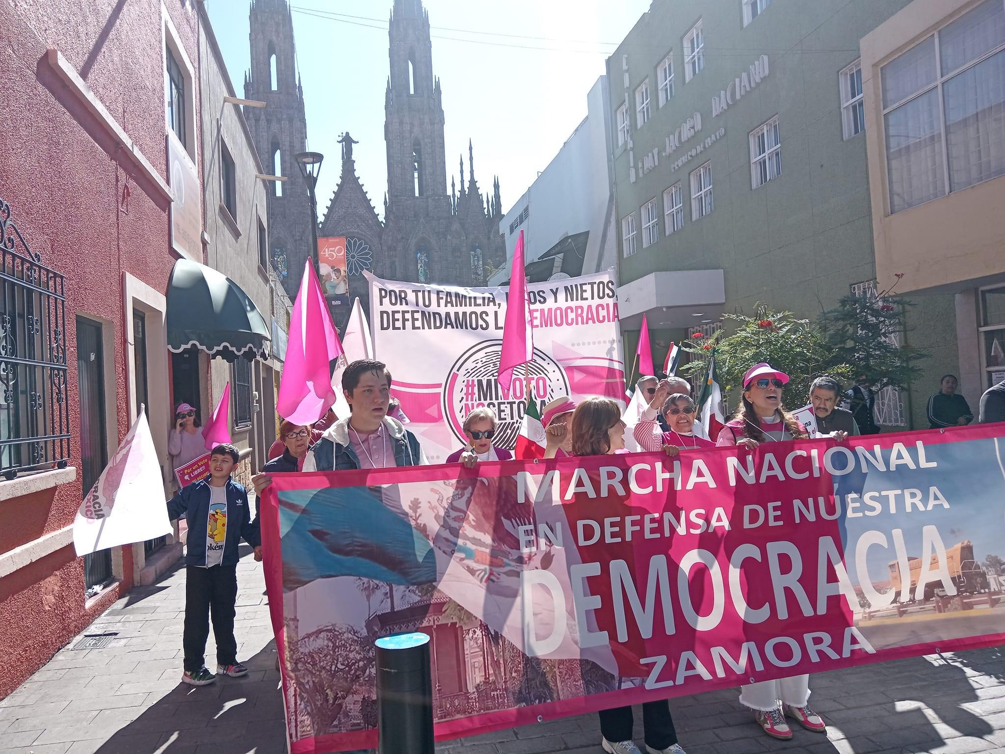 Alrededor de 400 personas participaron en “Marcha por la Democracia” en Zamora