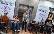 Inauguran elevador en la presidencia municipal y colocan canastillas en taxis