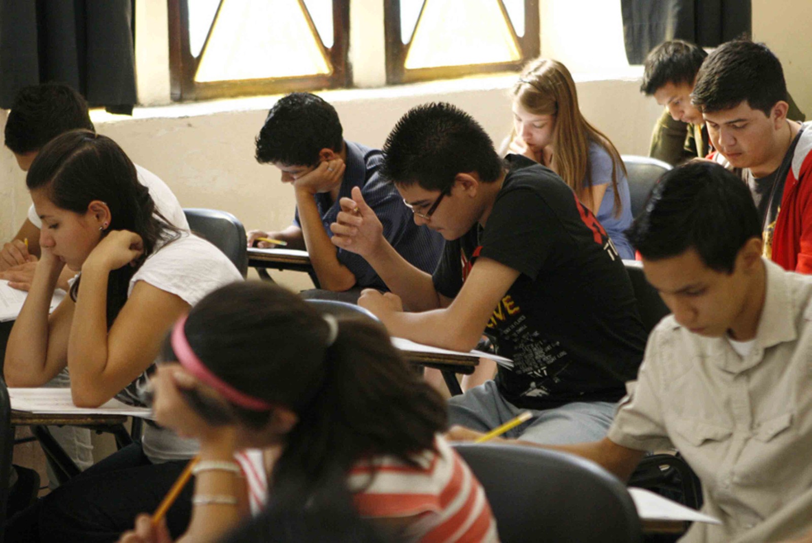 Jóvenes piden más carreras en el campus de la UMSNH en Zamora 