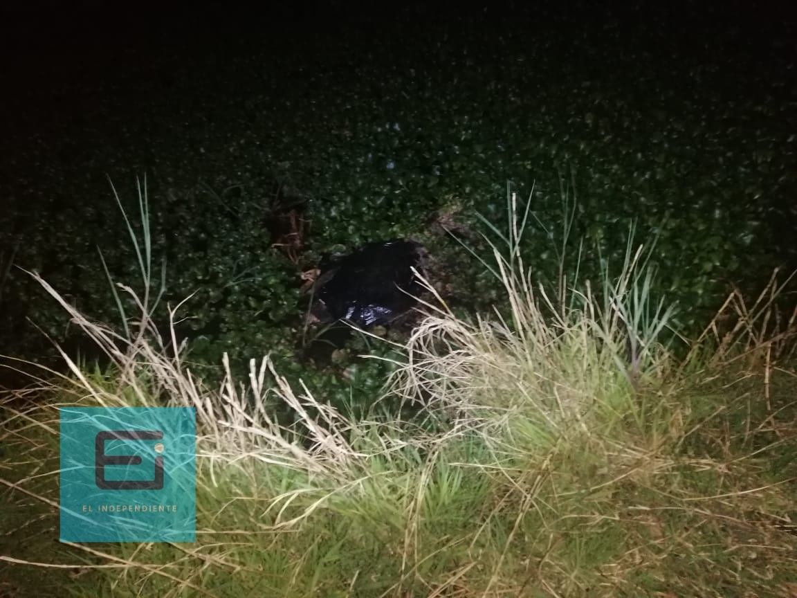 Localizan cadáver embolsado en un canal de riego, en Zamora