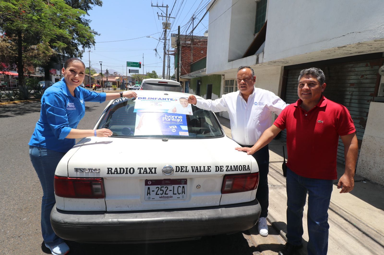 Recibe Ivonne Pantoja respaldo de Taxi Del Valle
