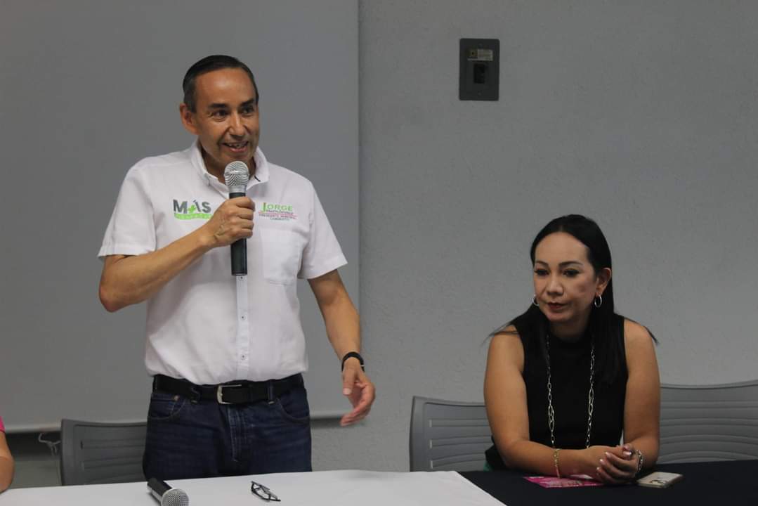 Jorge Hernández y su equipo abordan temas cruciales en la UCES y el Hospital San José