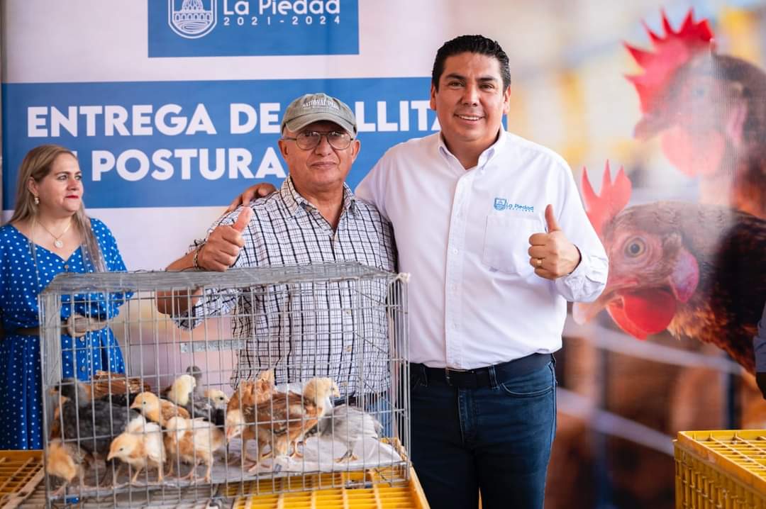 GOBIERNO DE LA PIEDAD ENTREGA PAQUETES DE AVES DE TRASPATIO