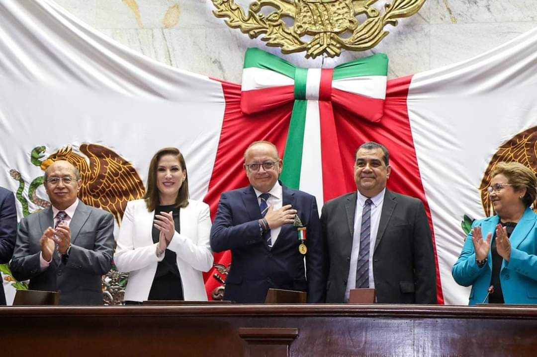 Reconoce 75 Legislatura al médico zamorano Juan Bosco Martínez y a Nicolás De La Torre con la Condecoración “Melchor Ocampo”