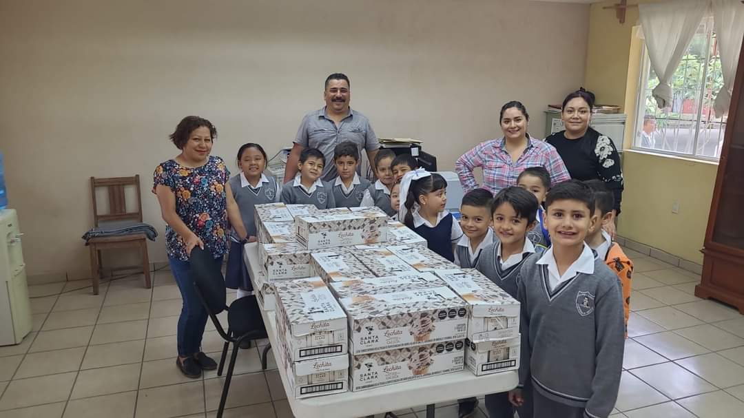 Buen Gobierno de Carlos Soto Impulsa la Nutrición Escolar con la entrega de cajas de leche 