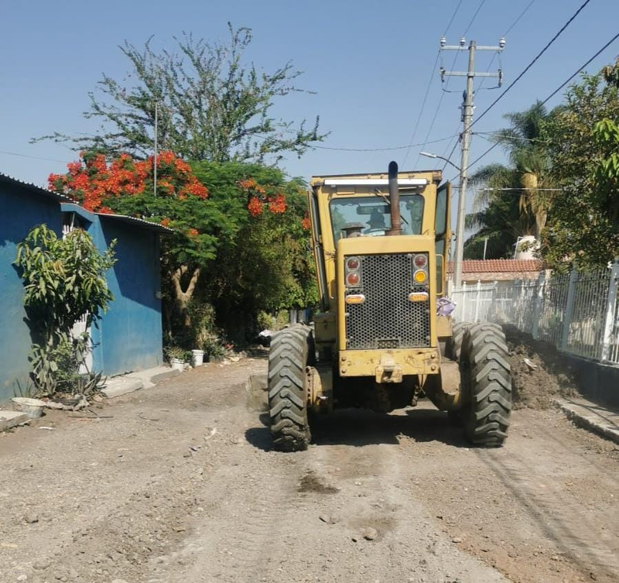 Realizan acciones de nivelación y mejoramiento de calle Hidalgo en Romero de Guzmán