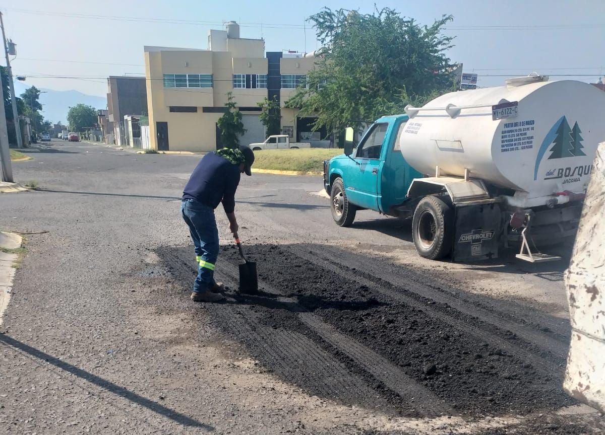 Sigue permanente programa de mantenimiento a vialidades en diferentes zonas de la ciudad