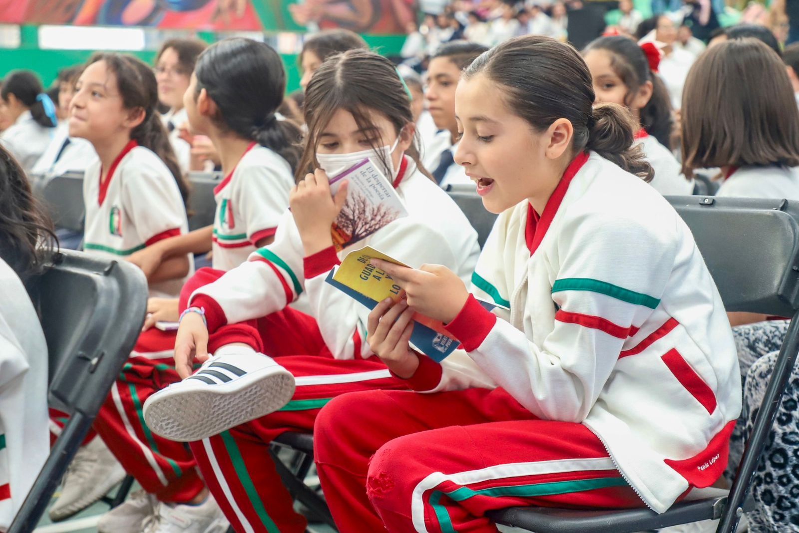 SEE distribuye 3 mil 200 libros en jornada de lectura