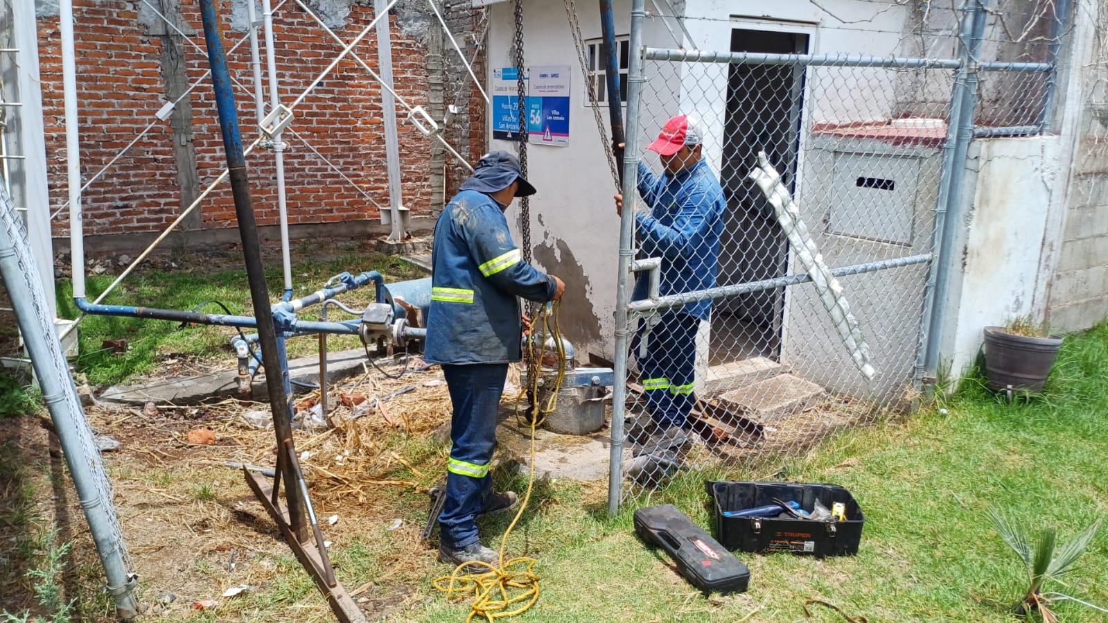 Reparan equipos de bombeo del fraccionamiento Villas de San Antonio y La Libertad