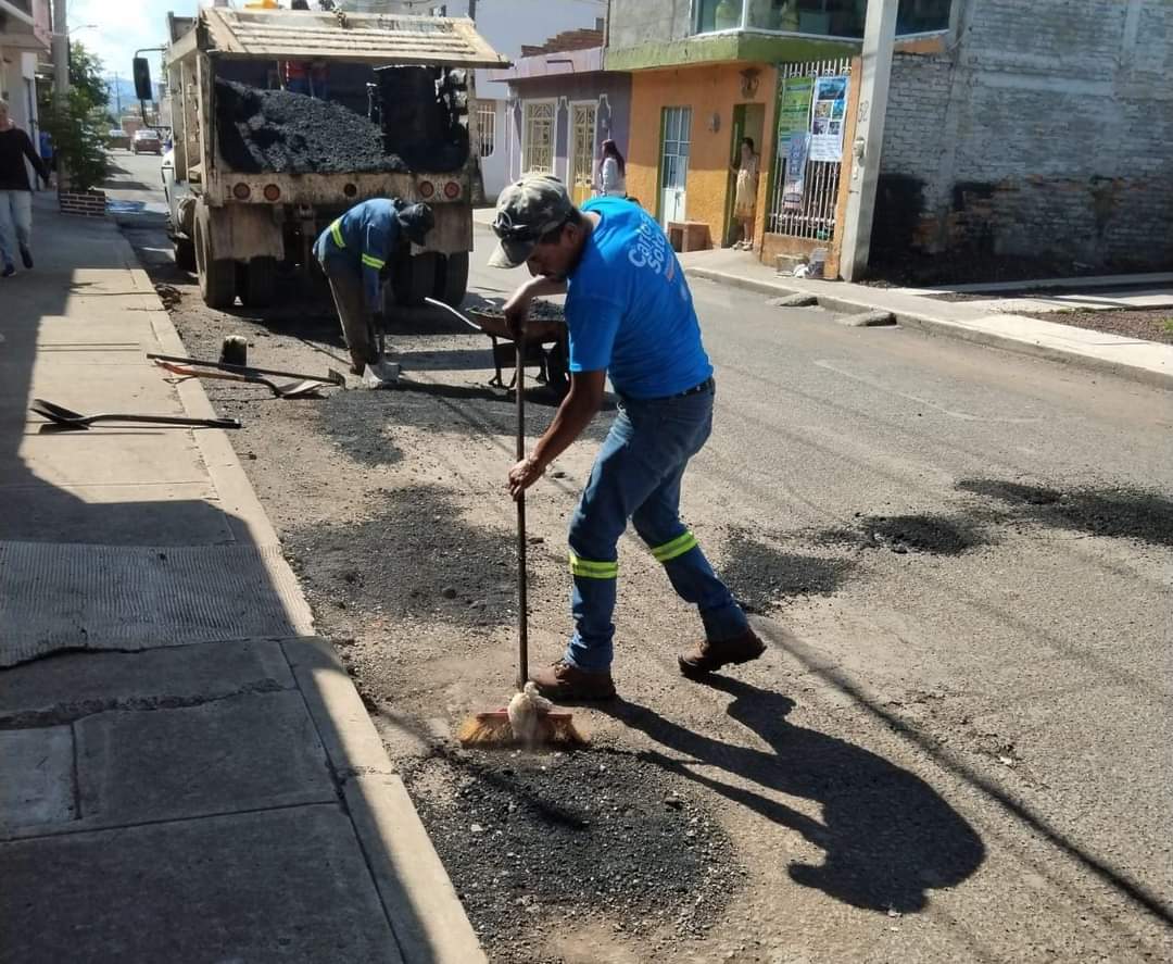 Realizan de manera permanente programa de Mantenimiento a Vialidades