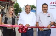 Isidoro Isidoro Mosqueda inauguró línea de drenaje sanitario en calle Aquiles Serdán