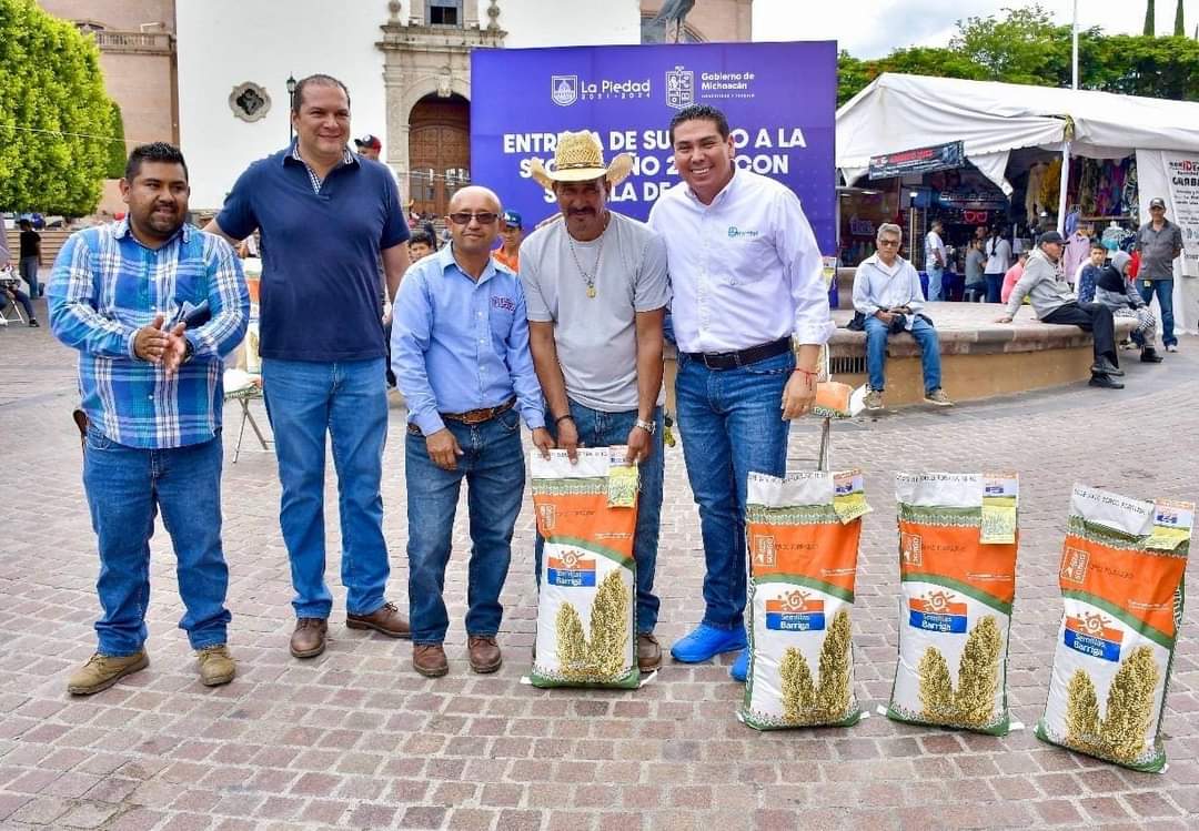 SE FAVORECE AL CAMPO PIEDADENSE CON LA ENTREGA DE SEMILLA DE SORGO