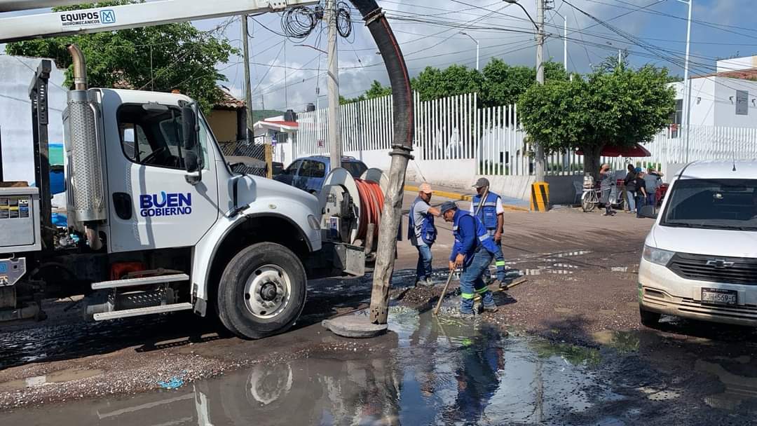 SAPAZ realizó acciones de drenaje y limpieza de registros en Ario de Rayón 