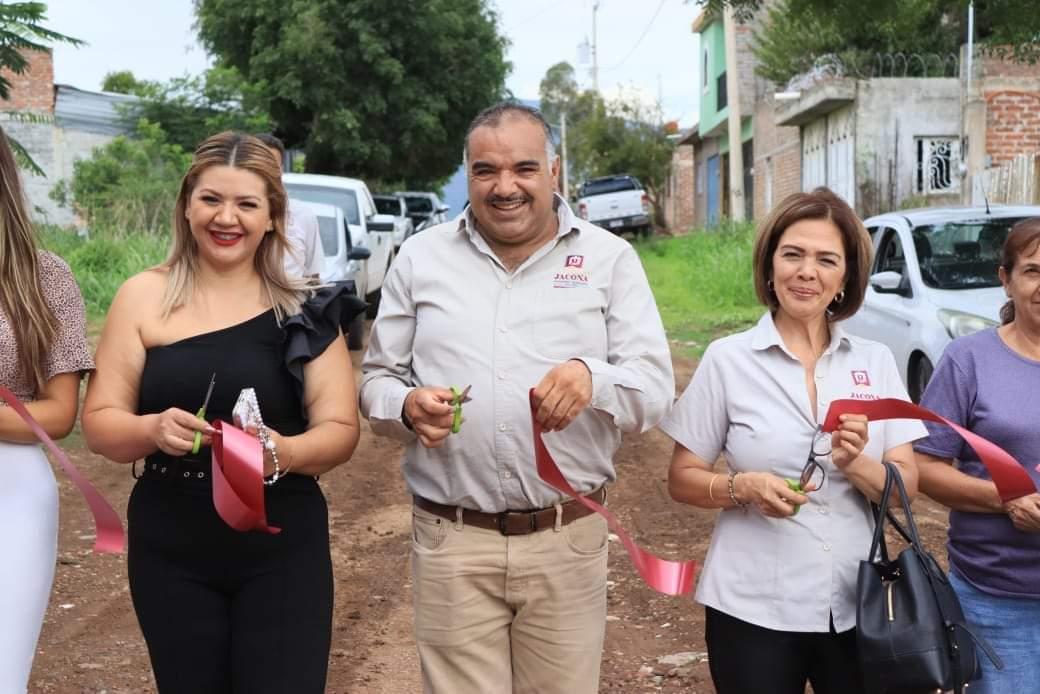 Isidoro Mosqueda inauguró rehabilitación de drenaje en calle Fernando Montes de Oca