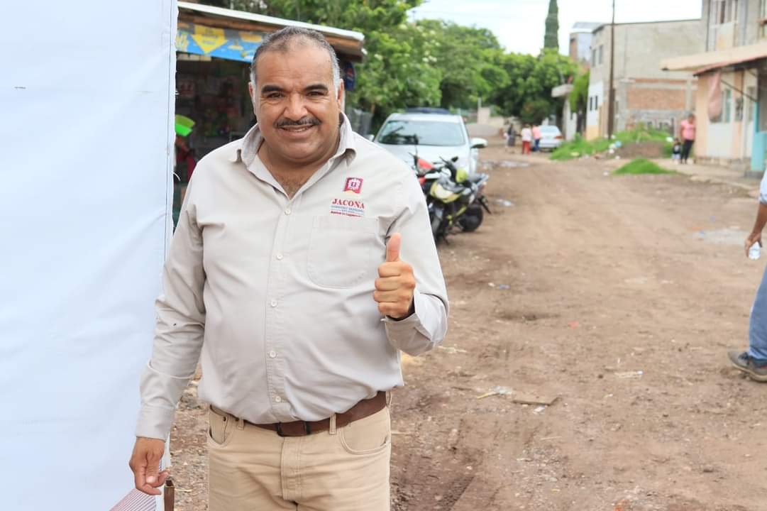 Isidoro Mosqueda encabezó la rehabilitación de la línea de drenaje sanitario de la calle Ecuandureo en Los Sabinos