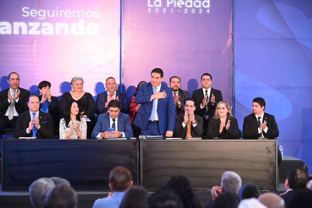 PRESENTA SAMUEL HIDALGO SU TERCER INFORME DE GOBIERNO