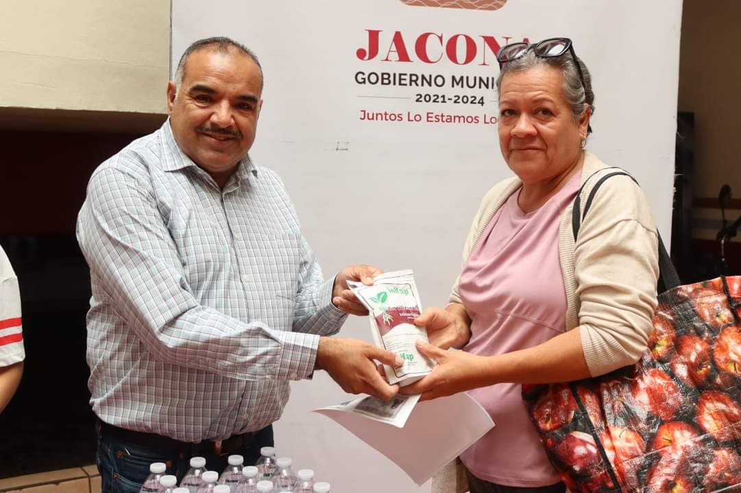 Isidoro Mosqueda encabeza entrega de fertilizantes del programa Agrosano a pequeños productores