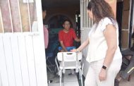 DIF Zamora entregó siila de baño en apoyo a un vecino de la Miguel Hidalgo