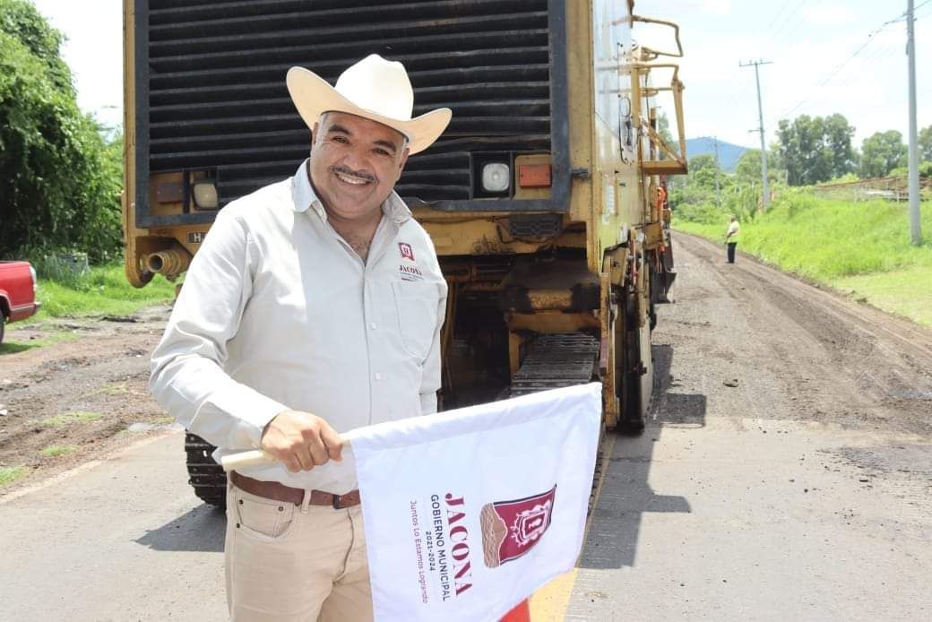 Isidoro Mosqueda da inicio a tercera etapa de calle Líderes Campesinos en Tamándaro