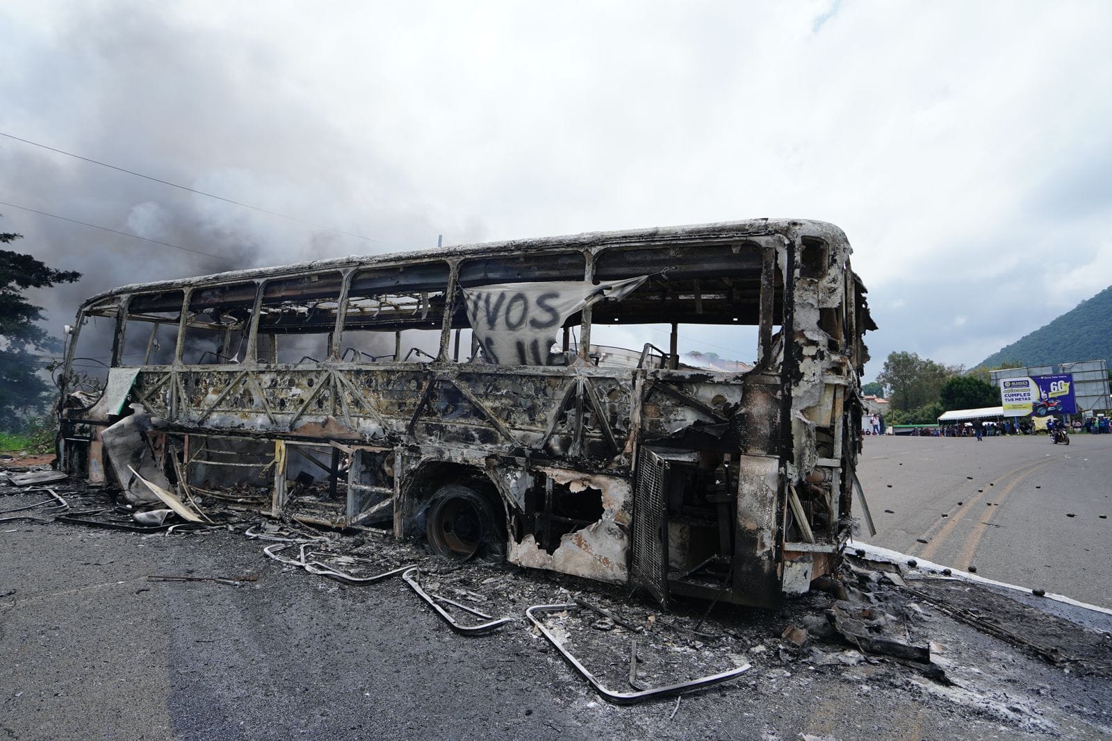 Comuneros de La Cantera mantienen bloqueo en carretera a Los Reyes pese a localización de policías comunales